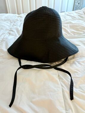 NWT H&M Black Wide-Brim Bucket Hat with Chin Ties